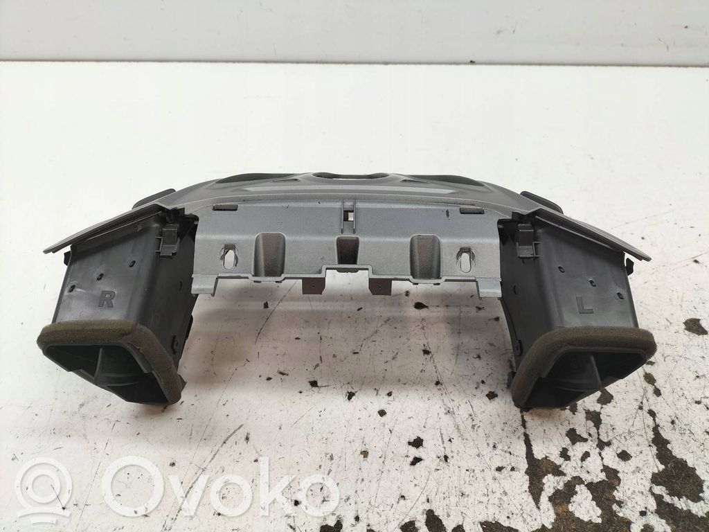 Ford Fiesta Kojelaudan tuuletussuuttimen suojalista 