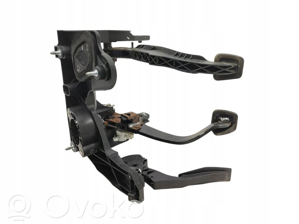 Opel Astra J Brake pedal 