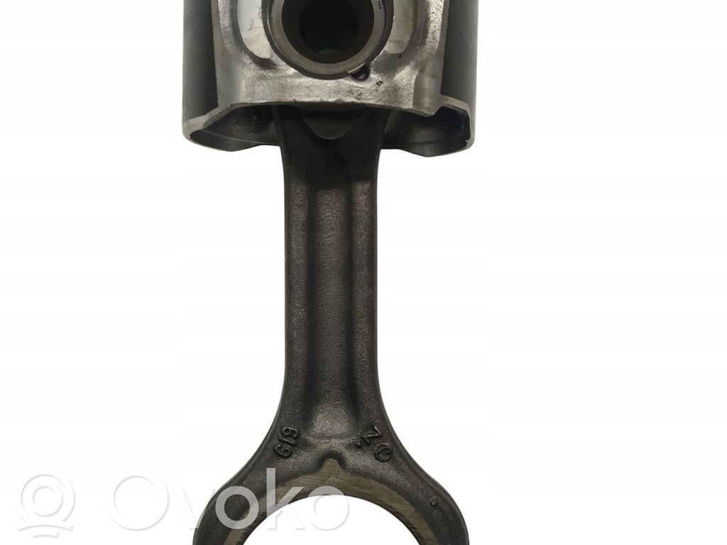Ford Turneo Courier Piston with connecting rod 
