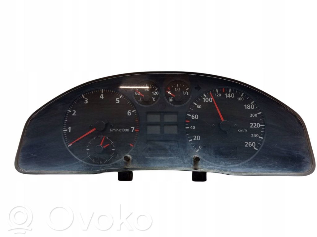 Audi A4 S4 B5 8D Geschwindigkeitsmesser Cockpit 