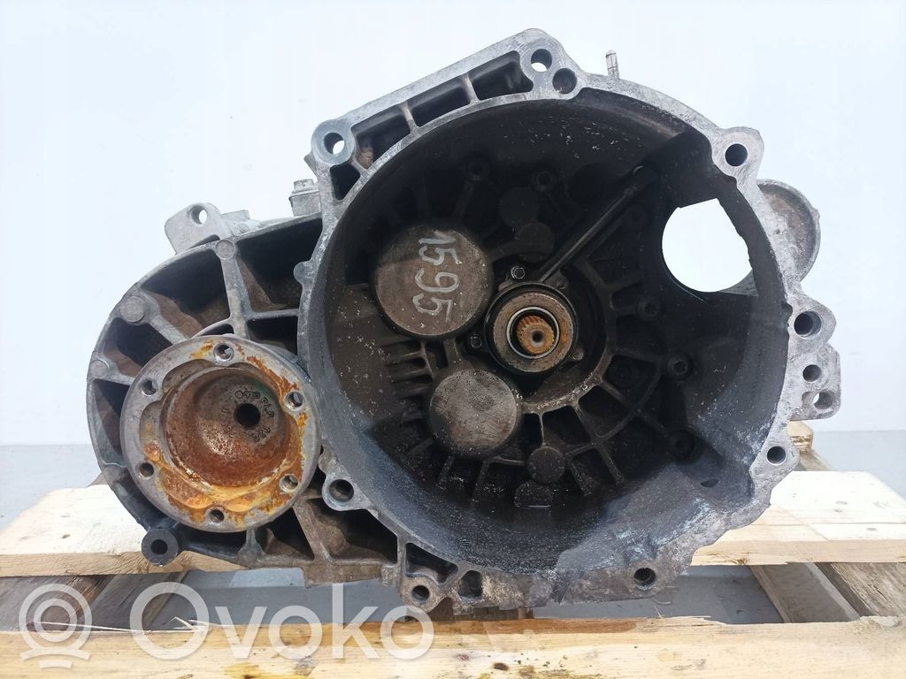 Volkswagen Touran II Manual 5 speed gearbox 