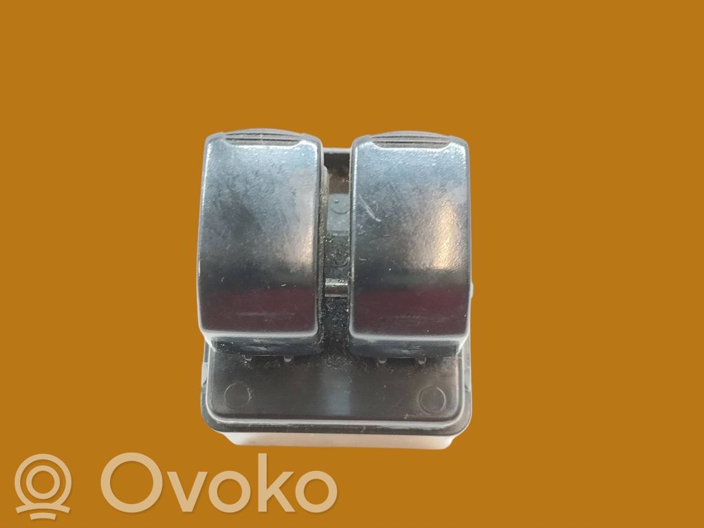 Interruptor de la ventanilla de ventilación   601W03840