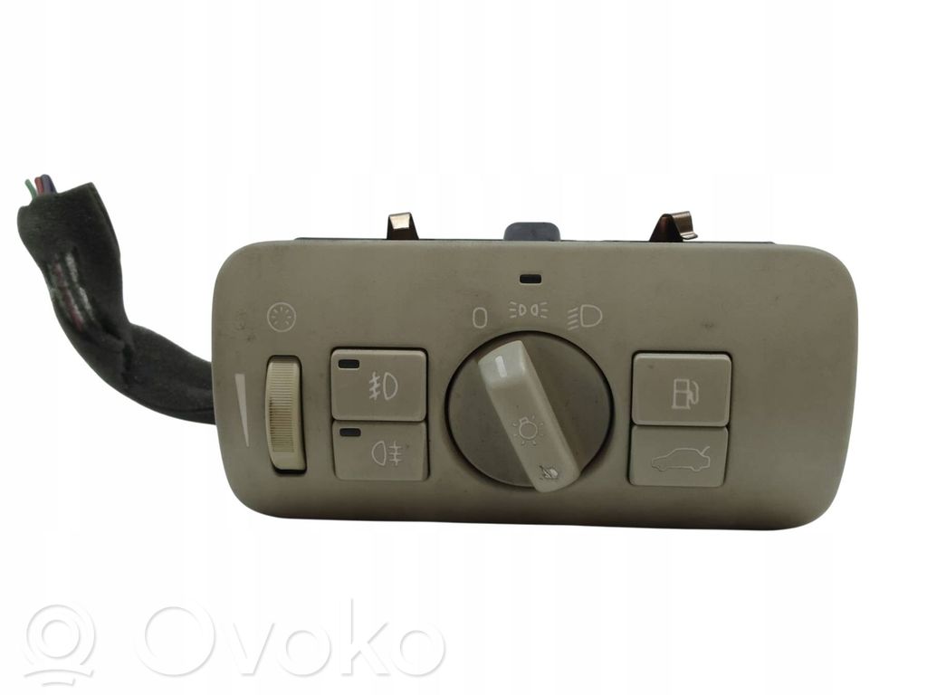 Light switch   30739418