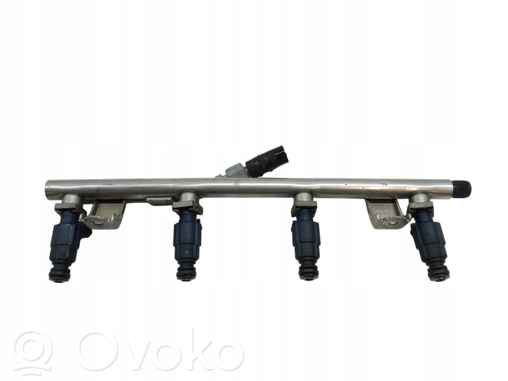 Audi A4 S4 B6 8E 8H Listwa wtryskowa 