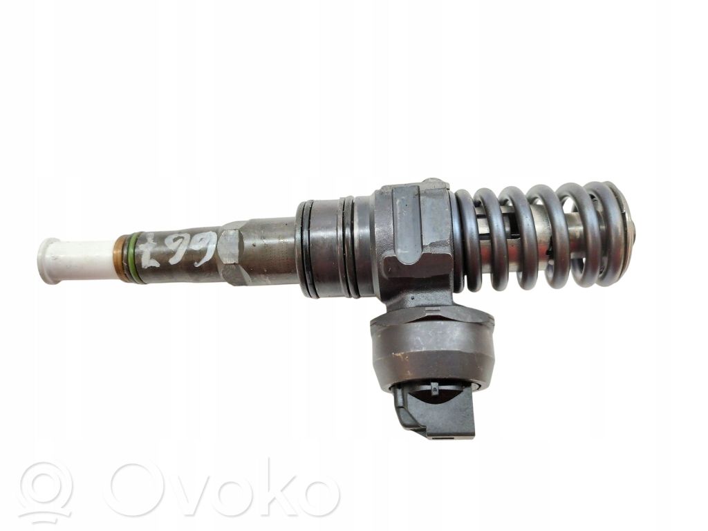 Volkswagen PASSAT B5.5 Inyector de combustible 