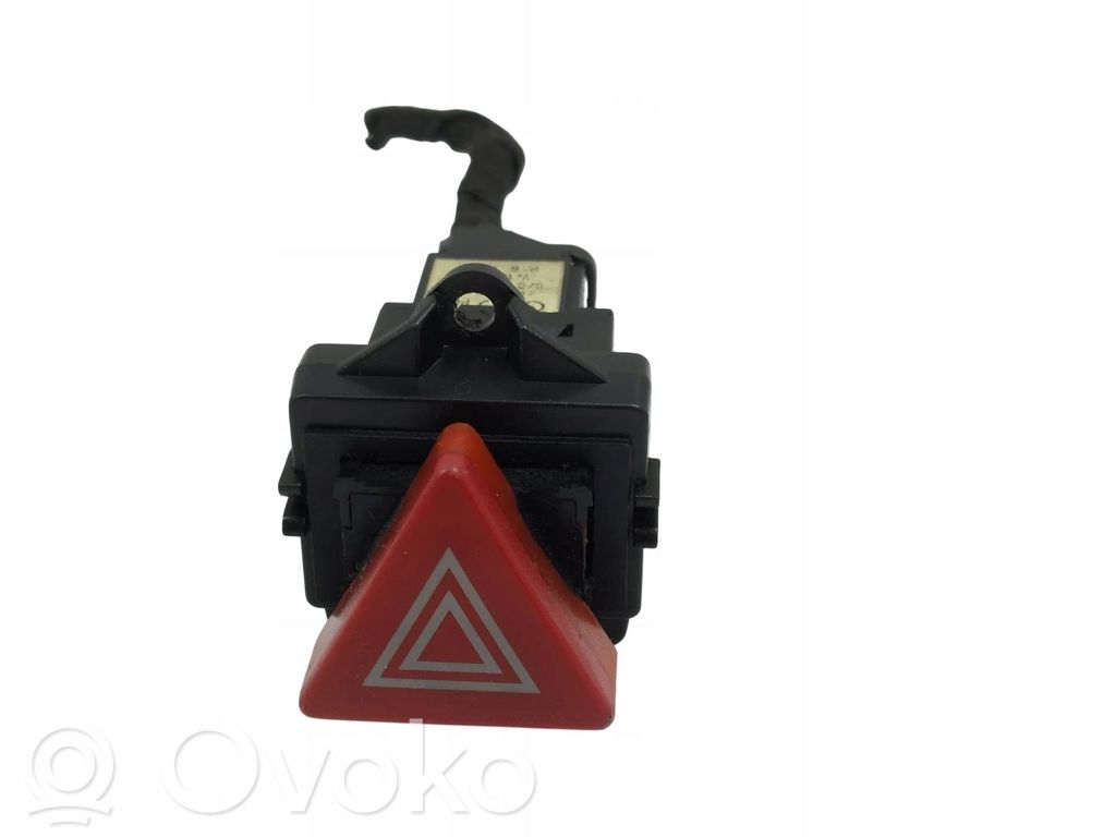 Botón interruptor de luz de peligro   8Z0941509A