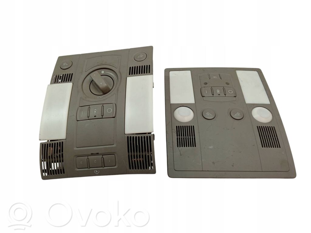 Audi A8 S8 D3 4E Lampka podsufitki tylna 