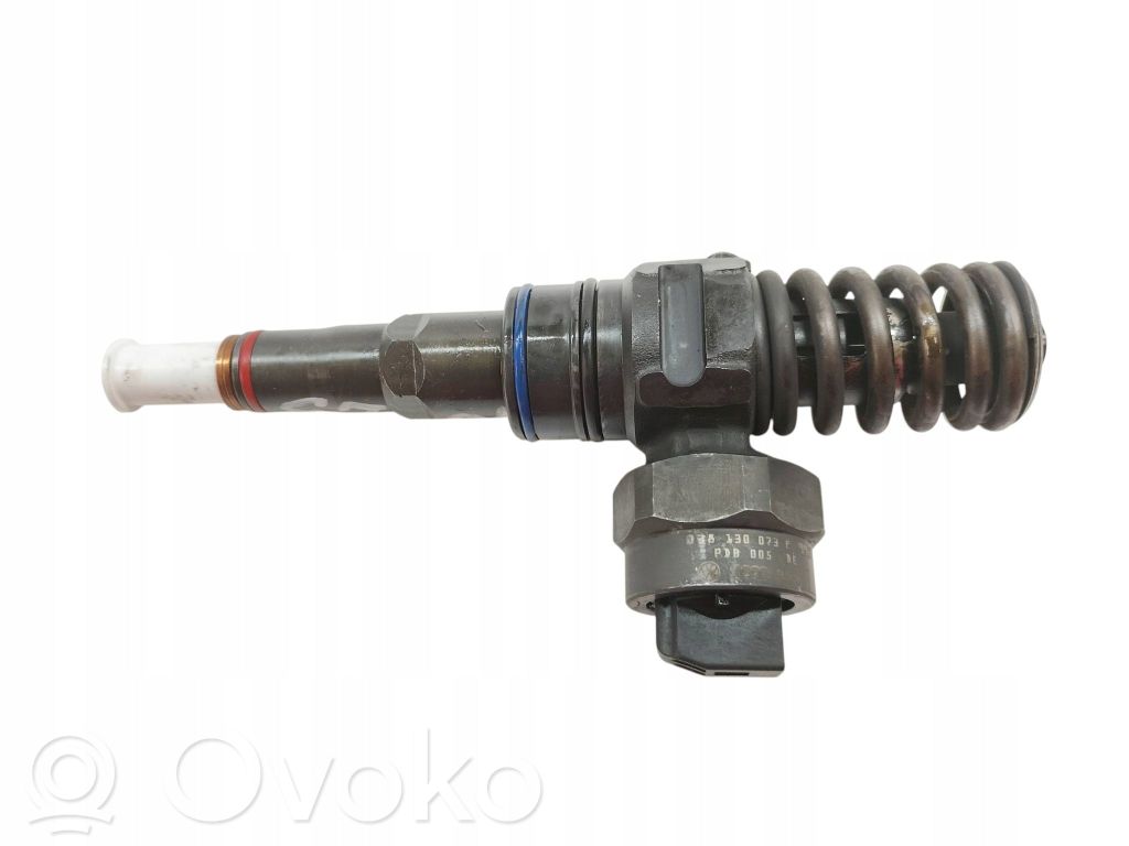 Volkswagen Golf IV Wtryskiwacz paliwa 