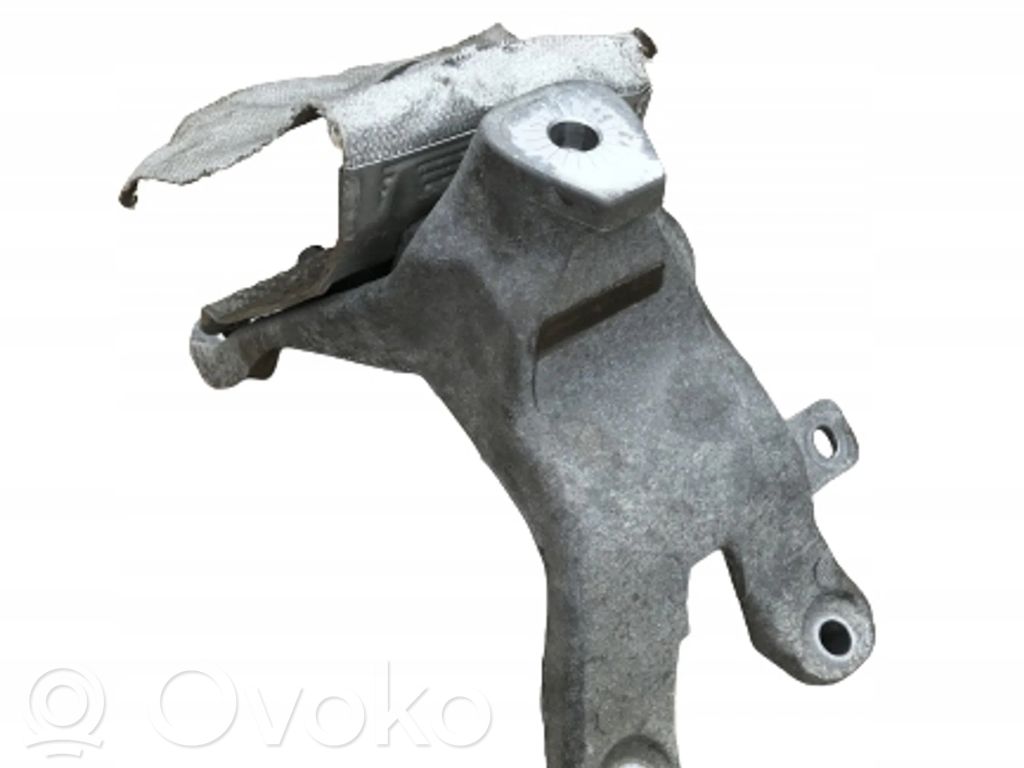 Audi A4 S4 B8 8K Engine mounting bracket 
