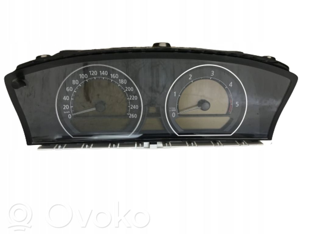 Geschwindigkeitsmesser Cockpit   6946843