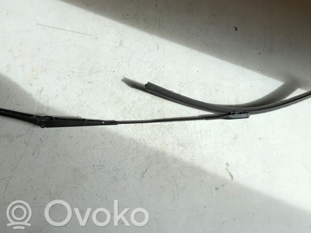 Audi A5 8T 8F Wischerarm vorne 