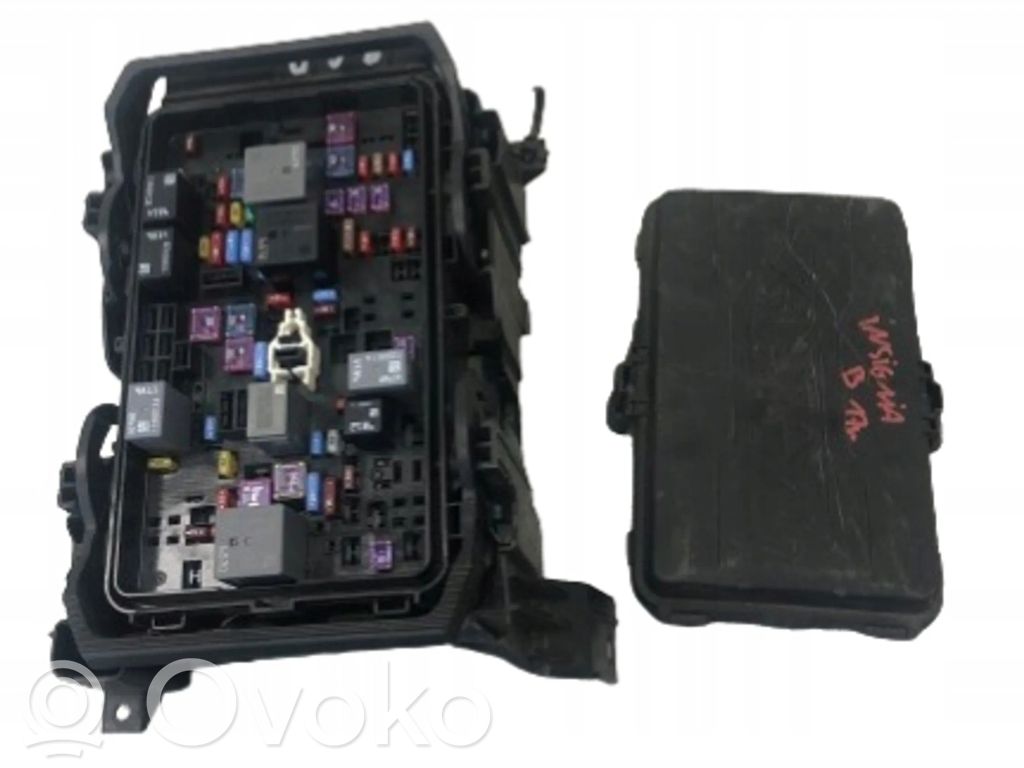 Opel Insignia B Fuse module 