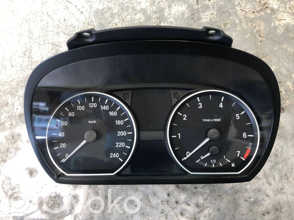 Geschwindigkeitsmesser Cockpit   9187038
