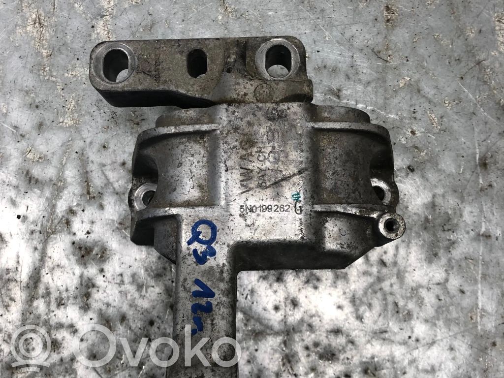 Engine mount bracket   5N0199262G