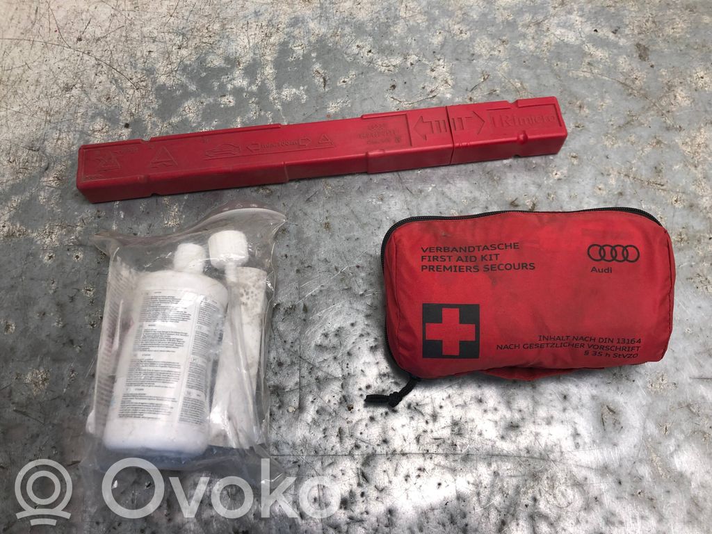Audi A4 S4 B8 8K Avarinis ženklas 