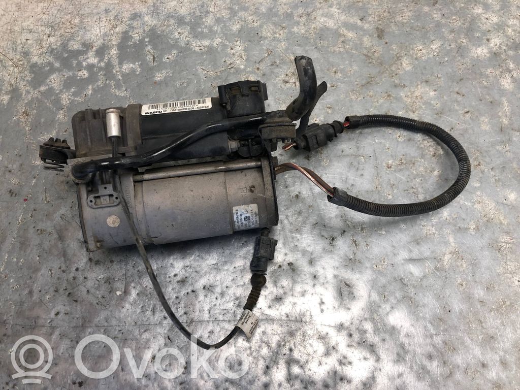 Audi A8 S8 D3 4E Pneimatiskās piekares kompresors 