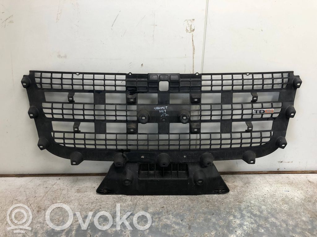 Front grill   6C118200A,6C1117G750AA