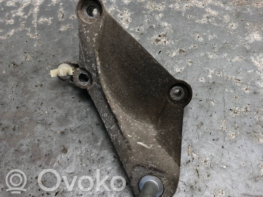 Smart ForFour II W453 Engine mounting bracket 