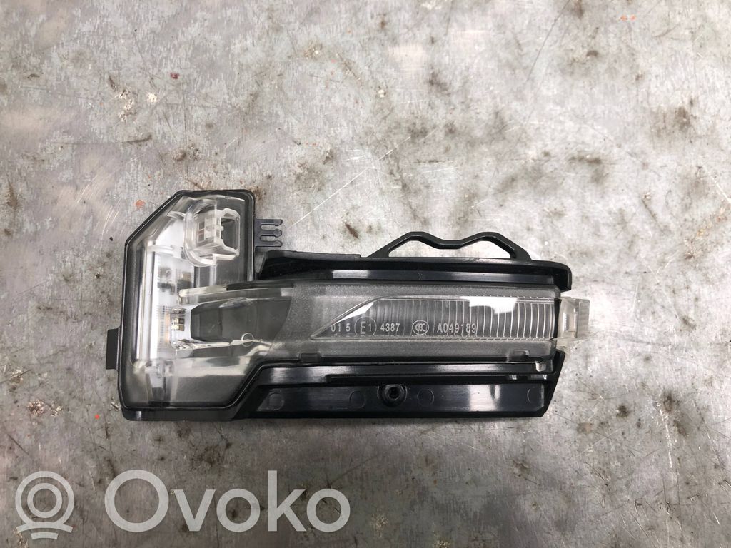 Audi Q3 F3 Peilin suuntavilkku 