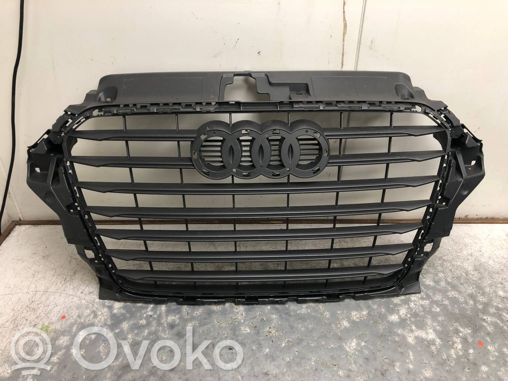 Audi A3 S3 8V Etupuskurin ylempi jäähdytinsäleikkö 