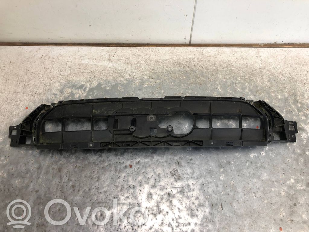 Audi A6 S6 C7 4G Etupuskurin ylempi jäähdytinsäleikkö 