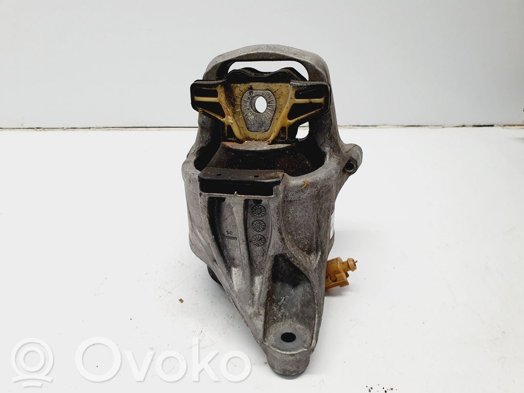 Audi A4 S4 B9 Wspornik / Mocowanie silnika 