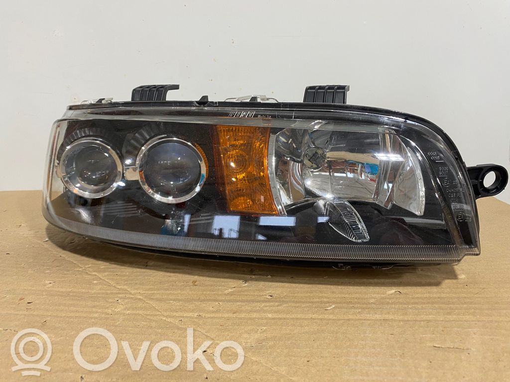 Fiat Punto (188) Faro/fanale 