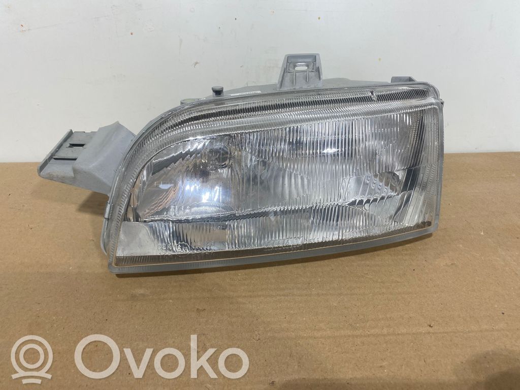 Fiat Punto (176) Lampa przednia 