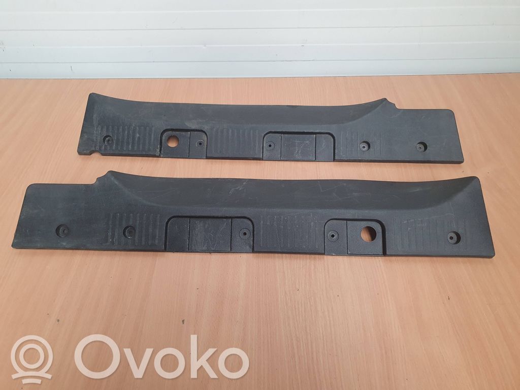 Renault Express Боковая отделка пространства для ног 