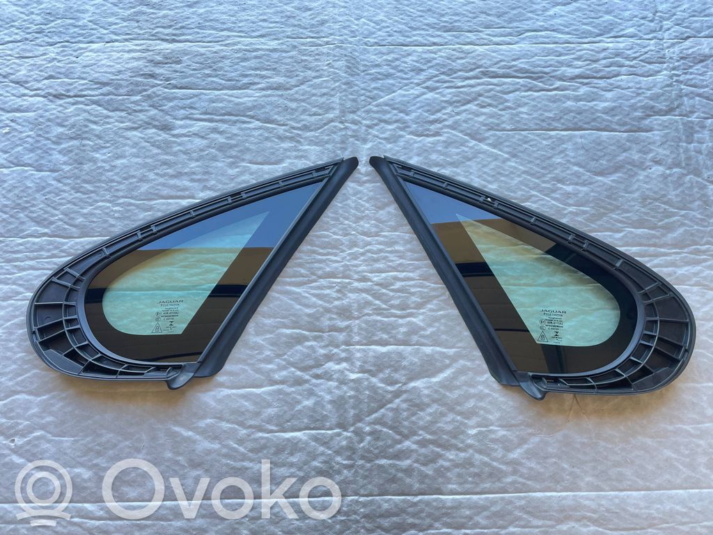 Jaguar XE Ventanilla de ventilación de la puerta trasera 
