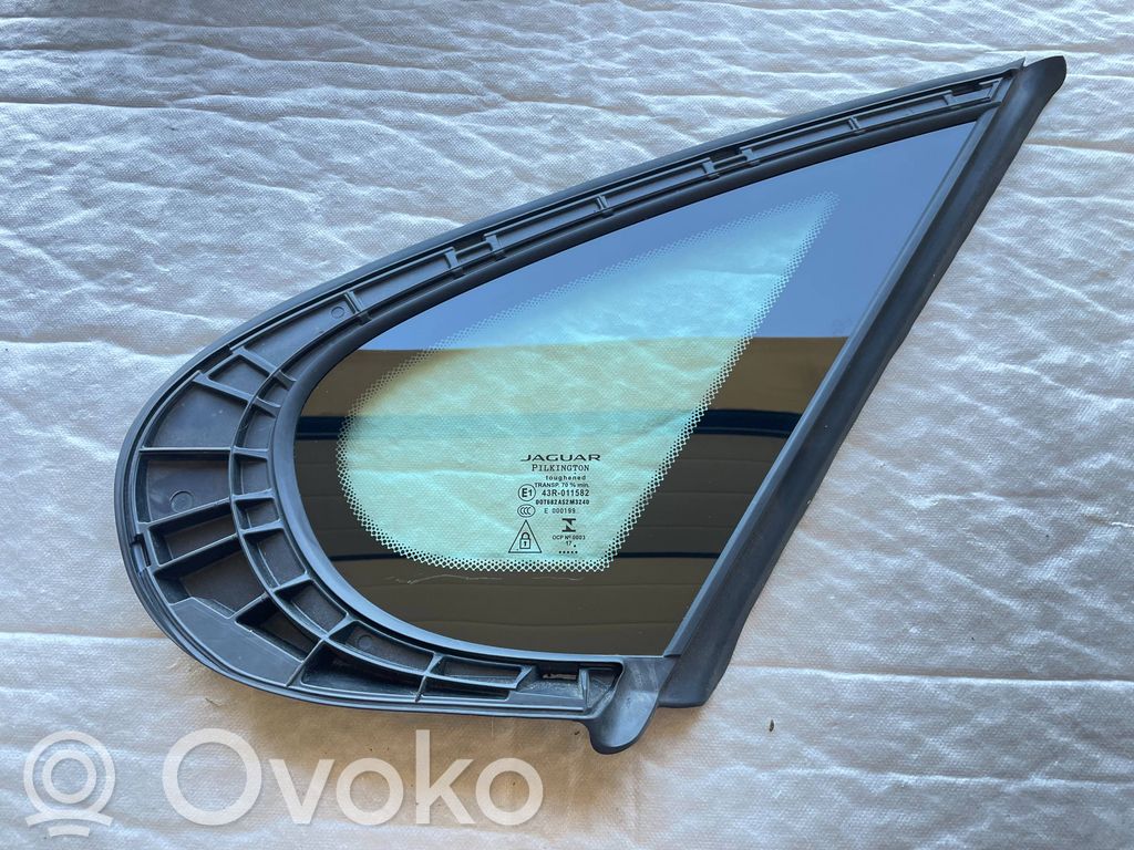 Jaguar XE Ventanilla de ventilación de la puerta trasera 