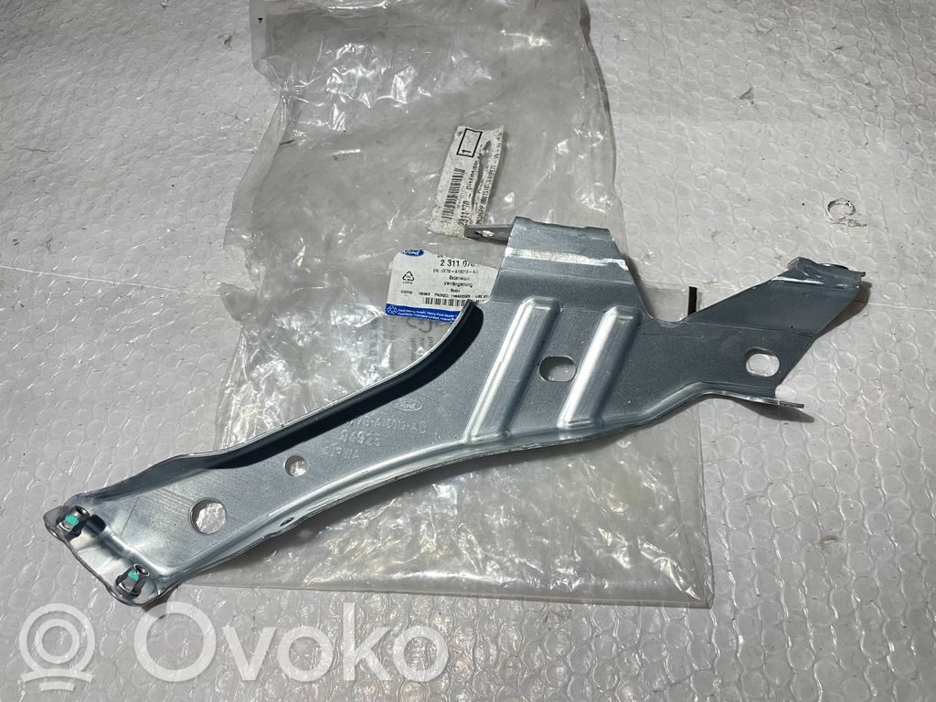 Ford Focus Laikiklis sparno 