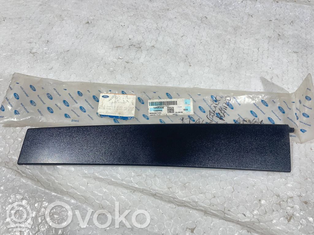 Ford Focus Soporte de montaje del parachoques trasero 