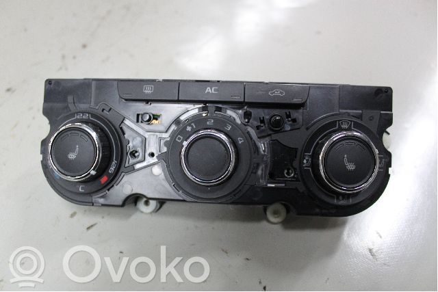 Skoda Octavia Mk2 (1Z) Panel klimatyzacji 