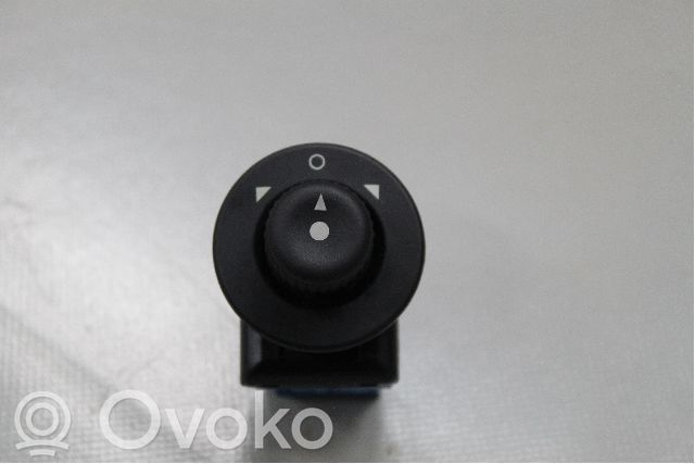 Wing mirror switch   185526