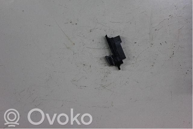 Electric window control switch   CC3366370A