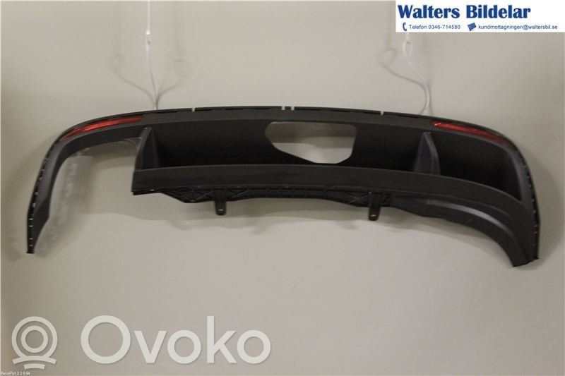 Volkswagen PASSAT CC Moldura inferior del parachoques trasero 