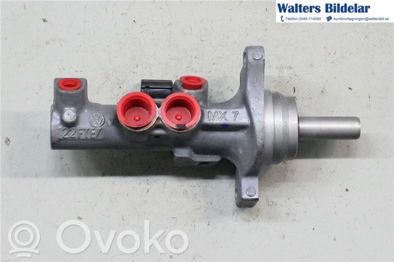 Volkswagen Golf VI Master brake cylinder 