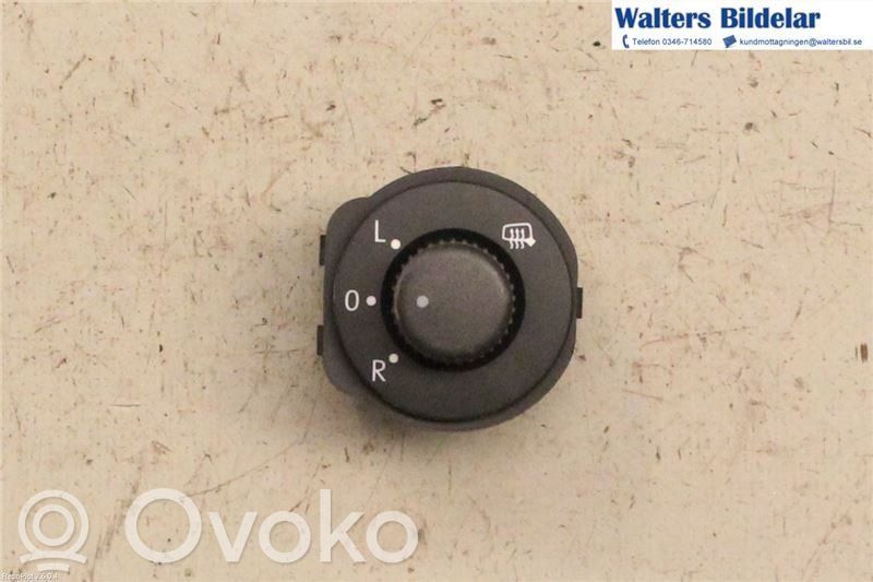 Volkswagen Beetle A5 Wing mirror switch 
