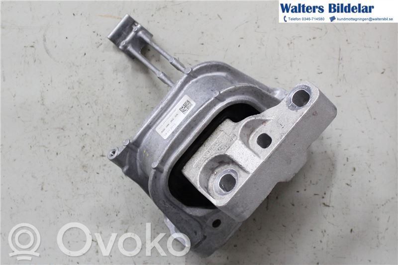 Volkswagen Golf VII Engine mounting bracket 
