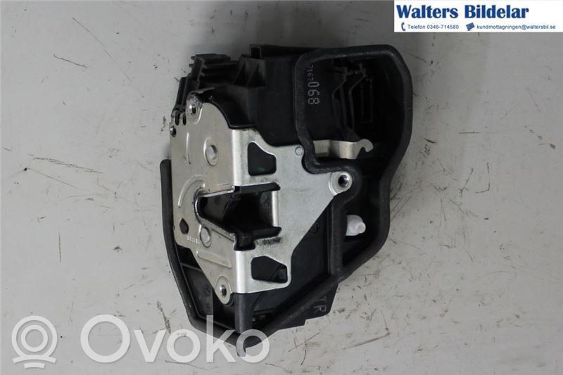 BMW X3 E83 Zamek drzwi przednich 