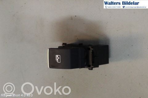 Volkswagen Polo VI Electric window control switch 