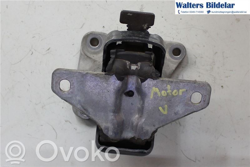 Volkswagen Amarok Engine mounting bracket 