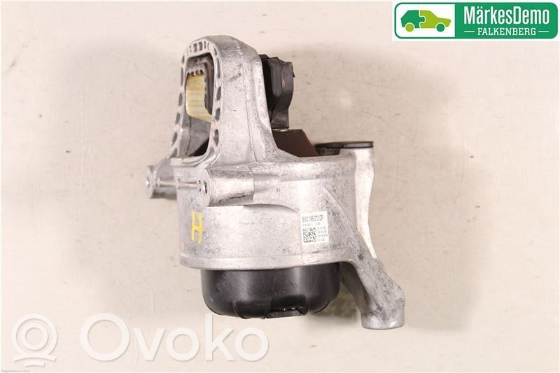 Audi A4 S4 B9 8W Engine mount bracket 