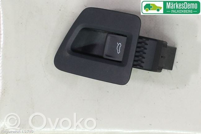 Volkswagen Arteon Tailgate/boot open switch button 