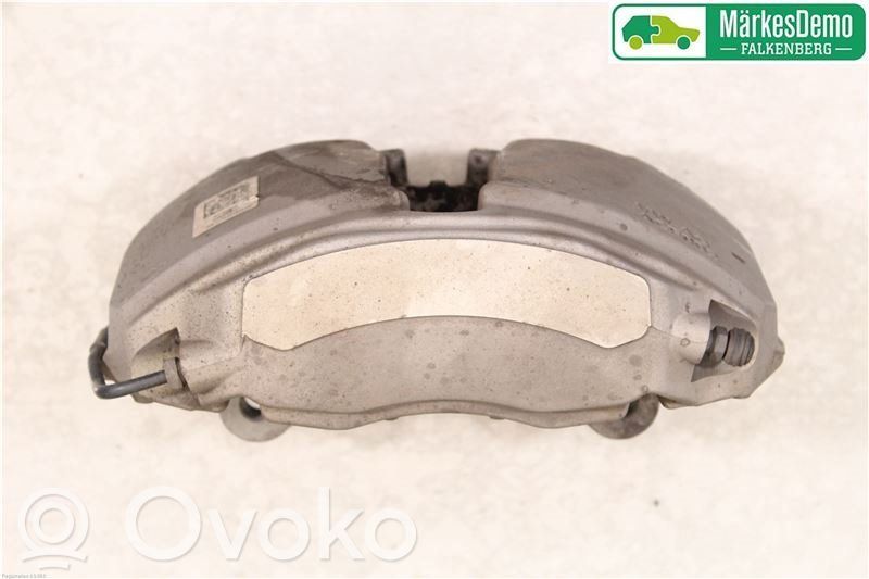 Audi A4 S4 B9 8W Zacisk hamulcowy przedni 