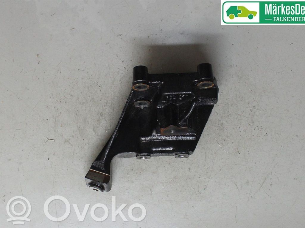 Audi A4 S4 B9 8W Engine mounting bracket 