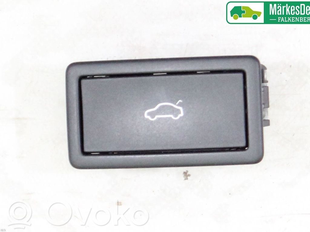 Volkswagen PASSAT B8 Tailgate/boot open switch button 