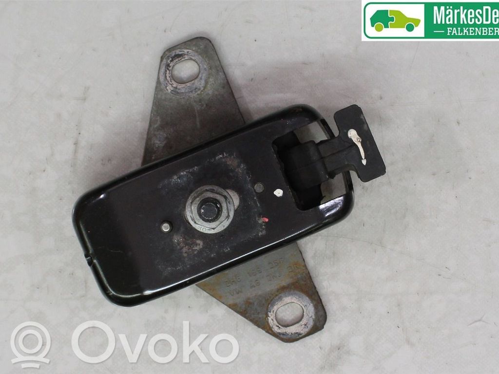 Volkswagen Amarok Engine mounting bracket 