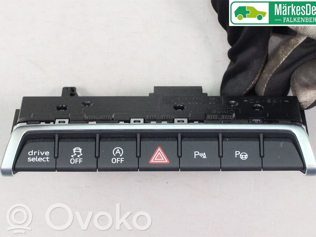 Audi A3 8Y Hazard light switch 